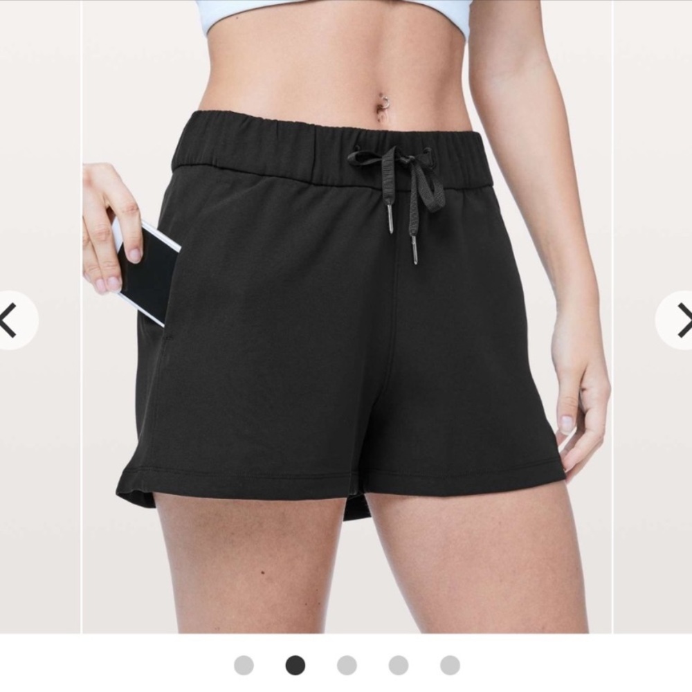 Lululemon On The Fly Short *Woven *2.5"